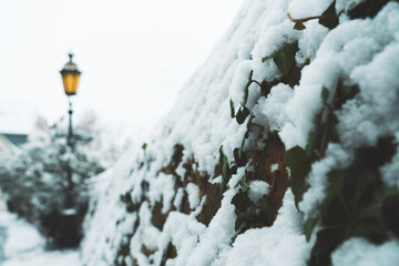 Straßenlampe und Schnee