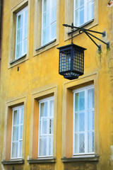 Fototapeta na wymiar yellow building & square lamp