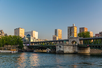 Bir Hakeim bridge