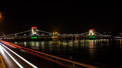 Fototapeta na wymiar Chain bridge at night