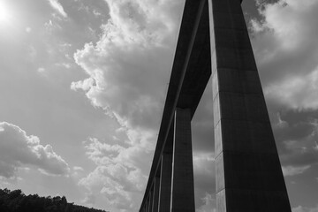 Obraz premium giant bridge and some clouds
