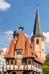 Fototapeta premium Historisches Altes Rathaus auf dem Marktplatz in Michelstadt im Odenwald, Hessen