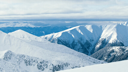 Obraz premium Mountain peaks covered in snow on sunny winter day. Timelapse. High quality photo