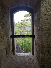 der Blick durchs Fenster  ins Ungewisse 