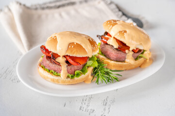 Hamburgers with grilled pepper
