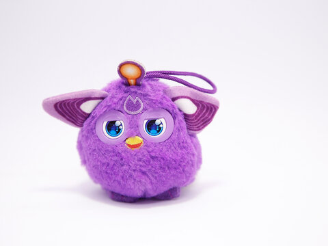 Furby. Purple furby. Plush toy for children. It is also an artificial intelligence toy. With tender eyes. Furry doll.	

