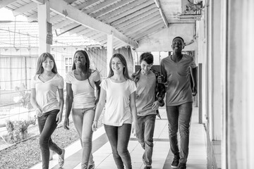 Obraz premium Group of mixed races happy teenagers laughing at school