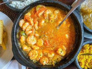 Shrimp stew in the clay pot