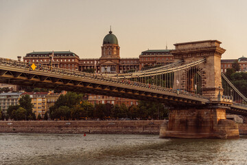 Fototapeta premium city chain bridge