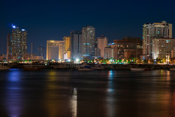 Fototapeta na wymiar Evening shot of the beautifully illuminated City of Manila skyline 