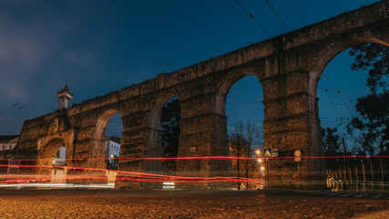 Obraz premium ancient roman bridge at night 
