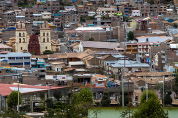 Fototapeta premium Panorámica de la catedral de la ciudad de Huancavelica, Perú