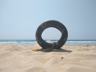 Obraz premium Tyre on the seashore, Varkkala beach Thiruvananthapuram Kerala