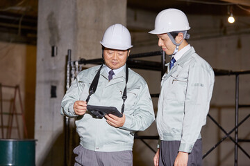 現場で働く作業員 Wall Mural Wallpaper Murals Wallsheaven Siro46