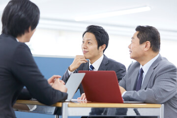 ビジネス　ミーティング