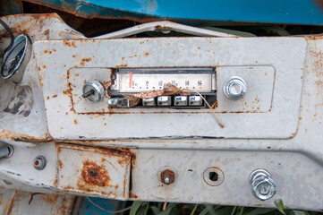 Fototapeta na wymiar old rusty radio