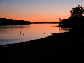 Atardecer en el río