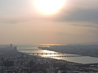 河から海へ　沈む太陽