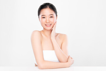 Obraz na płótnie Canvas Beautiful young asian woman with clean fresh skin on white background, Face care, Facial treatment, Cosmetology, beauty and spa, Asian women portrait