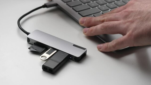 Connecting a USB hub dongle on a laptop computer
