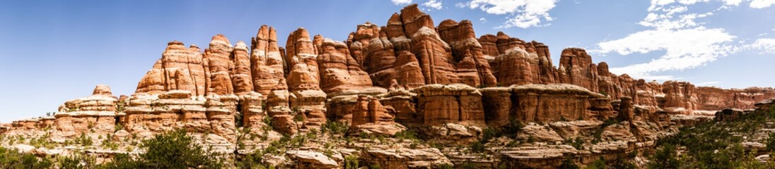 Fototapeta premium Panorama shot of mesas and buttes in canyonlands national park at sunny day in Utah, America