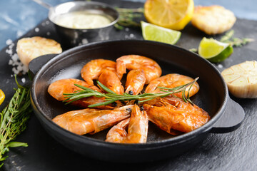 Plate with tasty shrimps on table, closeup