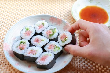 ネギトロ巻き　マグロの細巻き