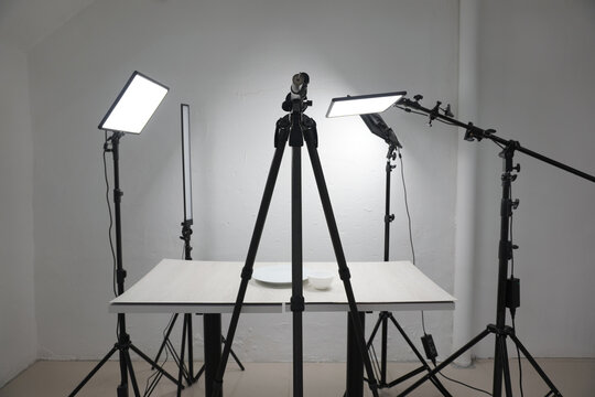 Mobile studio for food close-up photography videography using lcd lights