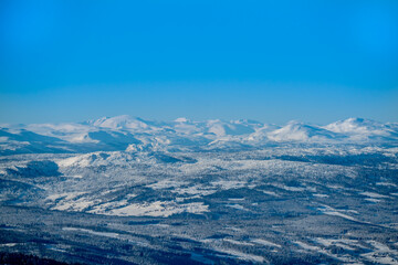 Fototapeta premium View over a majestic wilderness landscape in winter with clear blue skies.