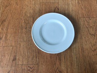 Oval plate for eating utensils 