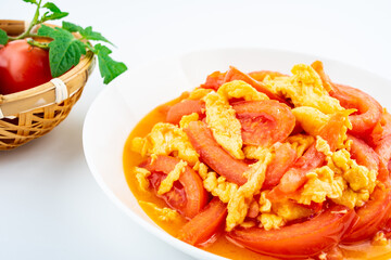 Nutritious and delicious tomato scrambled eggs