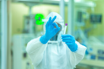 The doctor is encouraging patients and relatives infected with COVID after the treatment of patients.