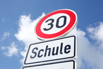 Verkehrsschild Zulässige Höchstgeschwindigkeit Dreissig Stundenkilometer, Deutschland, Europa