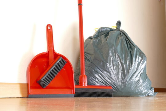 Haushaltsauflösungen und Entrümpelungen besenrein Müllsack Reinigung Reinigungskraft