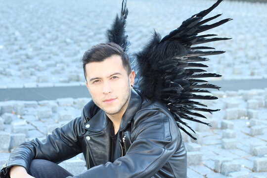 Urban angel with black wings 