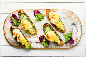 Breakfast with egg benedict