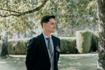 Groom waiting for the bride at the beginning of the wedding