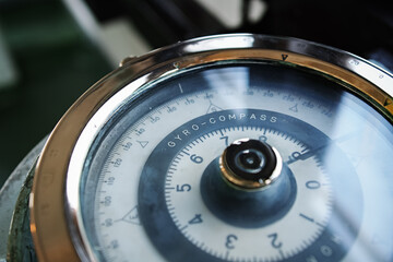 ジャイロコンパス