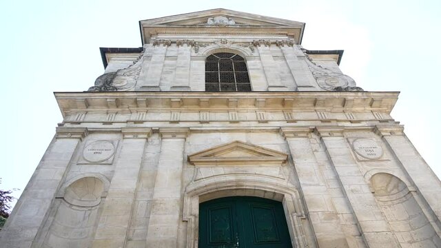 old building in the Italian city of senlis