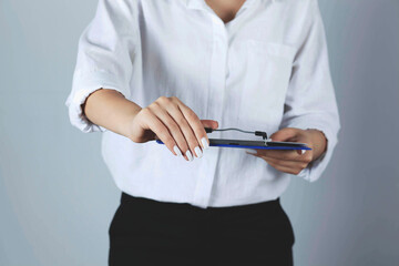 Obraz na płótnie Canvas Young business Woman holds a blue folder.