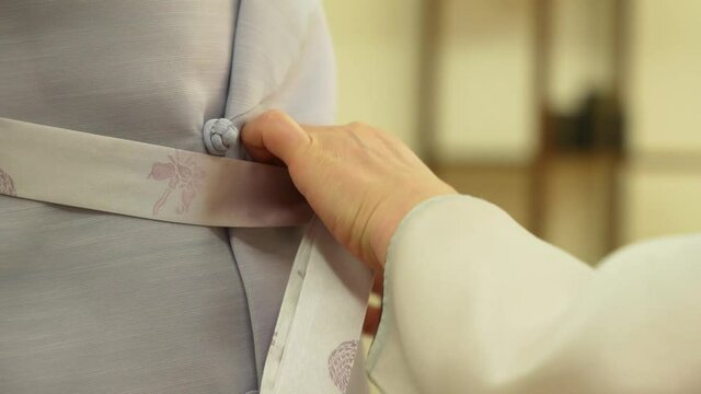 Tie a knot in clothes in PYEBAEK Room