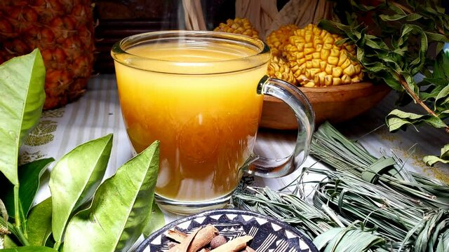 Jugo de naranjilla caliente es lo mejor con hierbas naturales