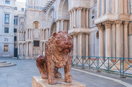 Venice, Italy. Red marble lion near Basilica di San Marco from Piazzetta dei Leoncini. Sculpted by Giovanni Bonazza (1654-1736).
