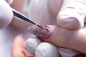 Nail design a shiny French jacket and hand-drawn black gel polish are covered with a glossy top.