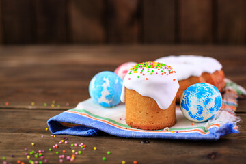 Easter cake and Easter eggs festive celebration table setting traditional decoration and treats. Happy easter holiday on the table meal snack outdoor top view copy space  food background rustic