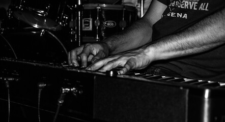 Instrumento de cuerda percutida