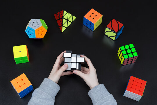 Speedcubing hi-res stock photography and images - Alamy