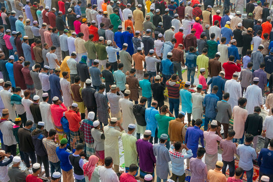 Pilgrims praying at Bishwa Ijtema, Dhaka, Bangladesh