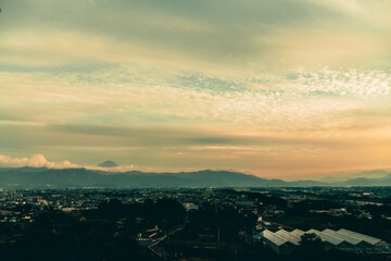 富士山と夕暮れ。山梨県甲府市。