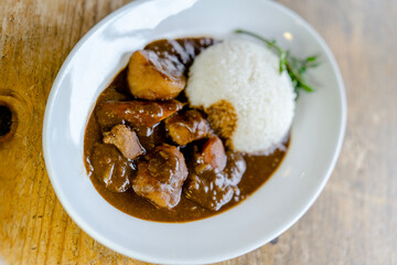 具が大きいカレー。日本の一般的な料理。